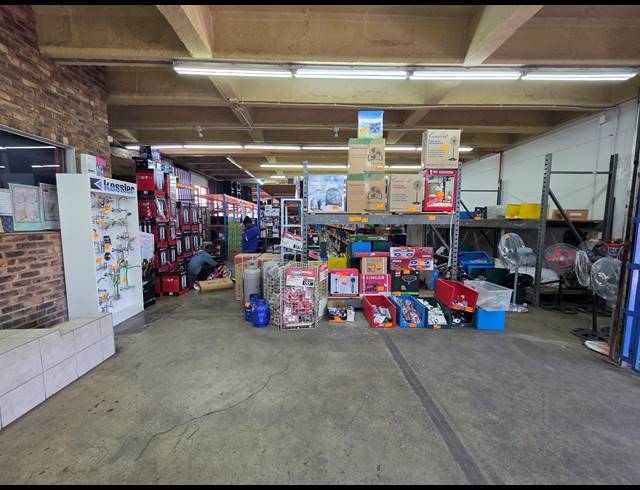 3,434M² WAREHOUSE FOR SALE IN AMALGAM